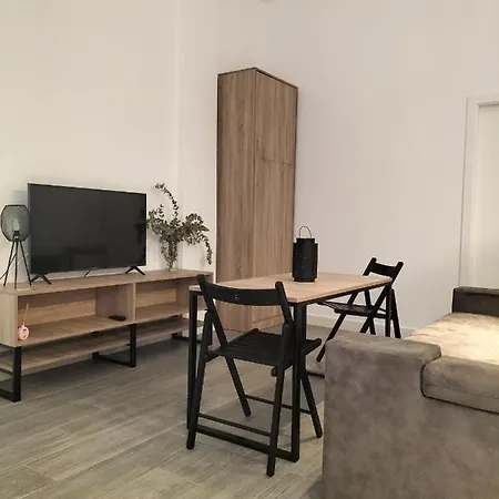 Nuevo Centro, Trastamara 25 *
